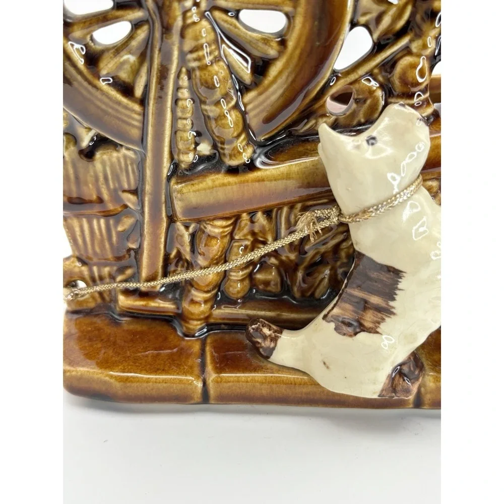 McCoy Pottery 1950s Brown Spinning‎ Wheel Planter Dog And Cat 7x7" - Picture 5 of 10